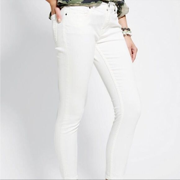 NWOT BDG Mid-Rise Twig Grazer White Jeans Size 32x26 - Picture 1 of 9